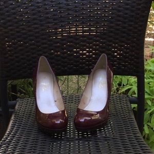NEW Mark Fisher! Gorgeous jewel-toned maroon platform pumps.